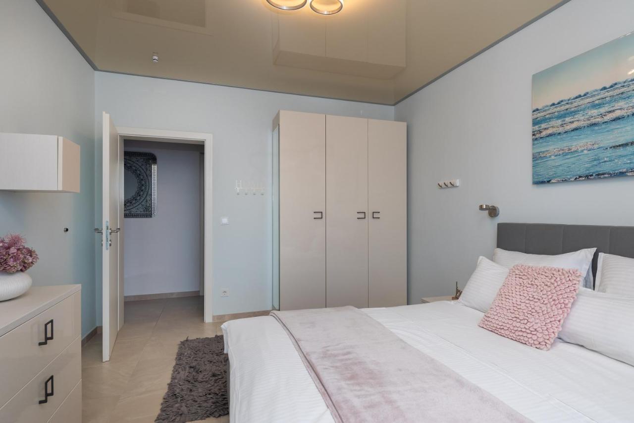 Beachfront Holiday Home - Private Heated Pool ميميتسا المظهر الخارجي الصورة