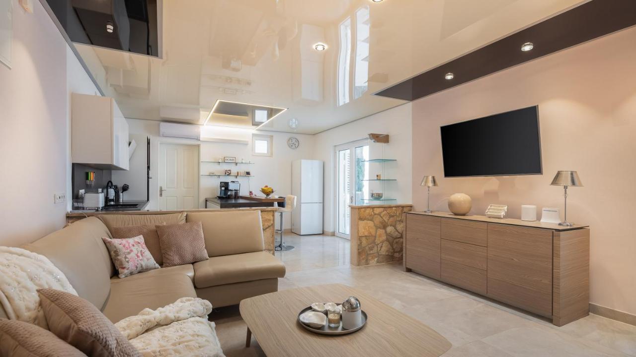 Beachfront Holiday Home - Private Heated Pool ميميتسا المظهر الخارجي الصورة